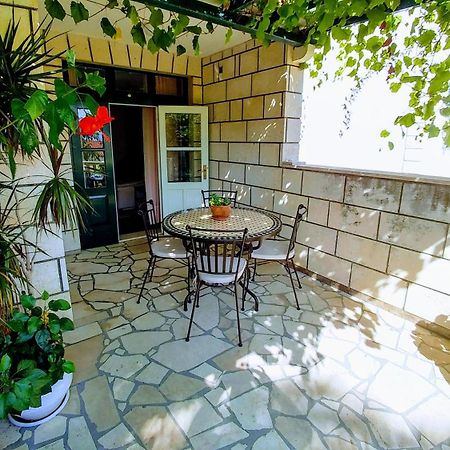 Apartments Fani Kanun Бол Екстер'єр фото