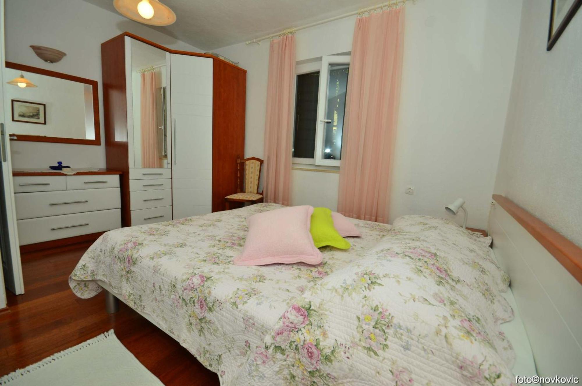 Apartments Fani Kanun Бол Екстер'єр фото