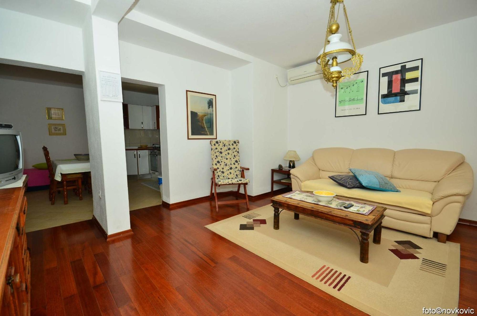 Apartments Fani Kanun Бол Екстер'єр фото